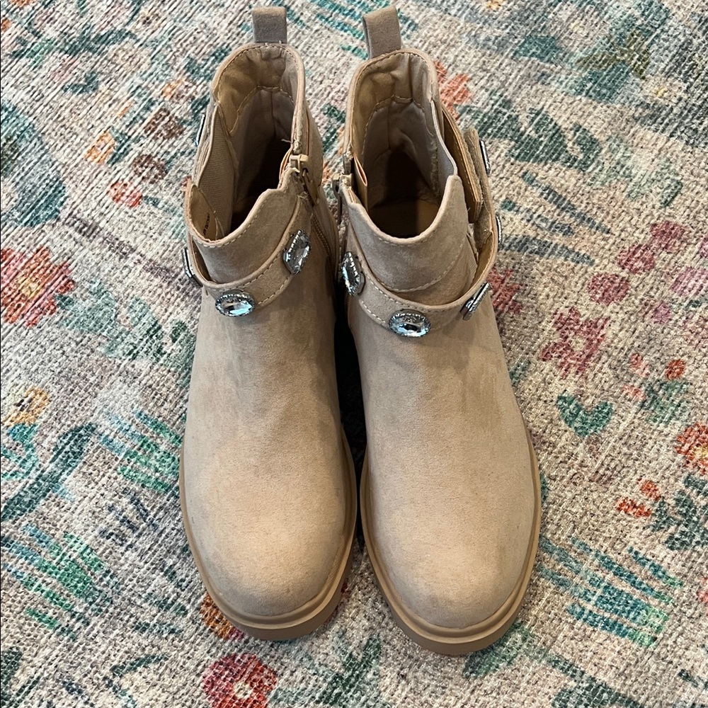 Steve Madden Tan Kids Boots with Silver Accents